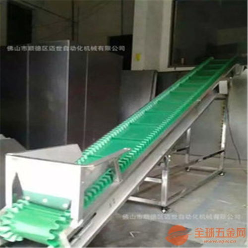 苏州移动爬坡食品带输送机与挡边式胶带输送机解析